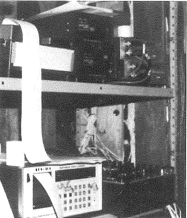 Stress fluctuation frequency measurement of a power line tower on Mt. Kroko(Upper: frequency measurement system, Lower: TDS-301 )